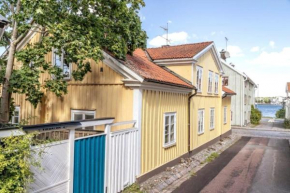 Central lägenhet i nyrenoverat 1700-talshus in Västervik